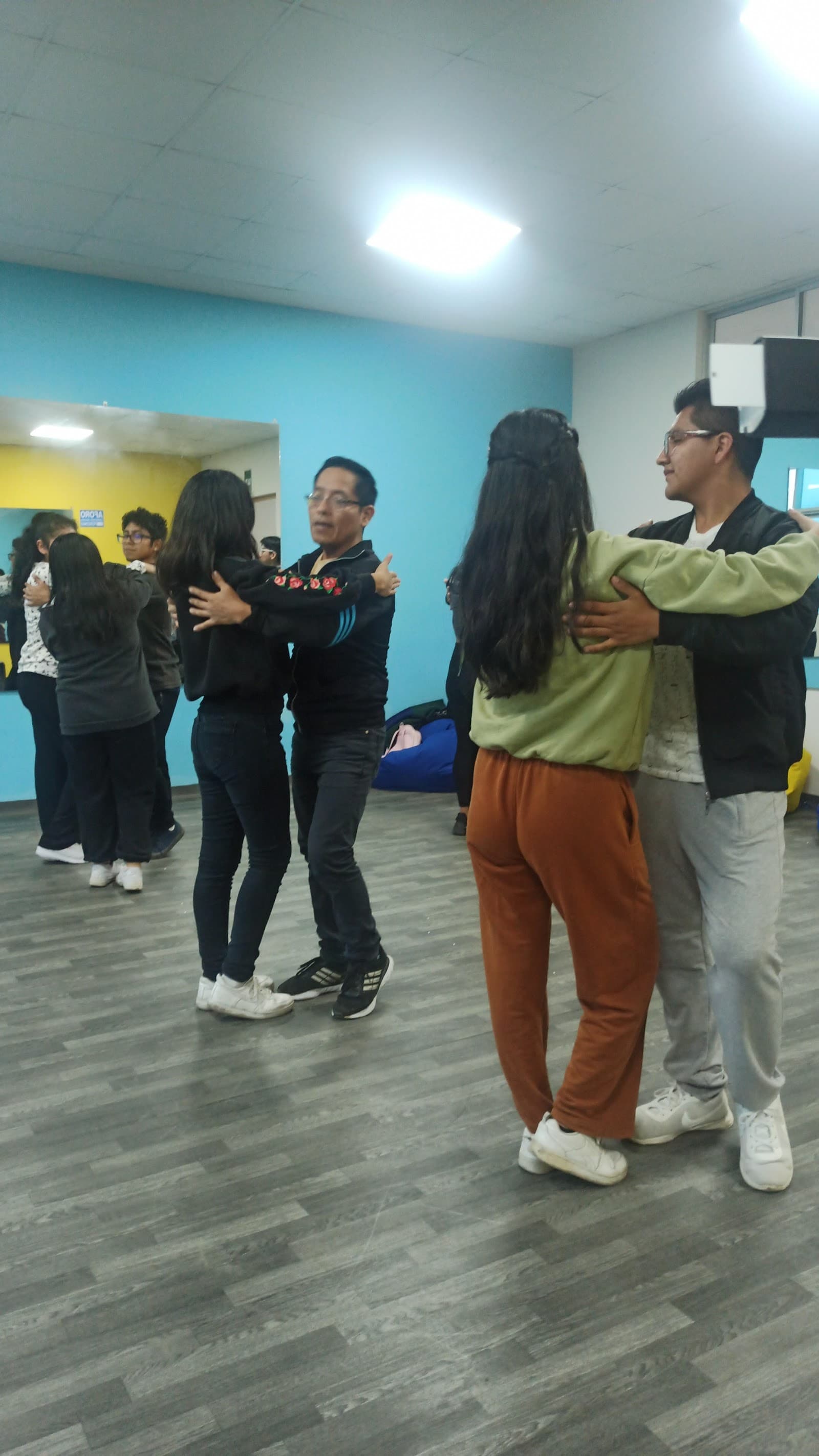 LATIN DANCE Taller de "Salsa y Bachata" (Palacio de la Juventud). Villa El Salvador