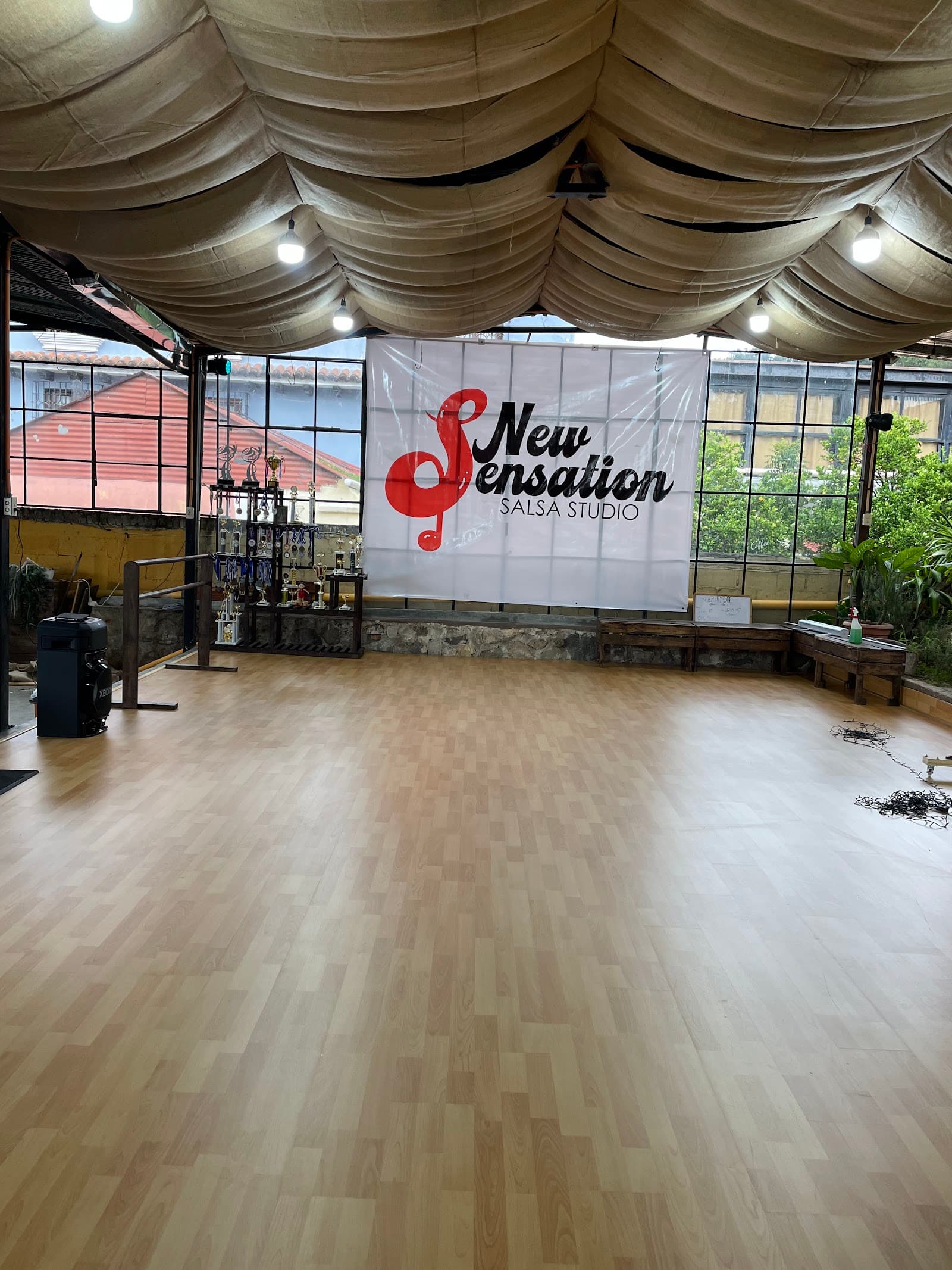 New Sensation Salsa Studio. Antigua Guatemala, SACATEPÉQUEZ
