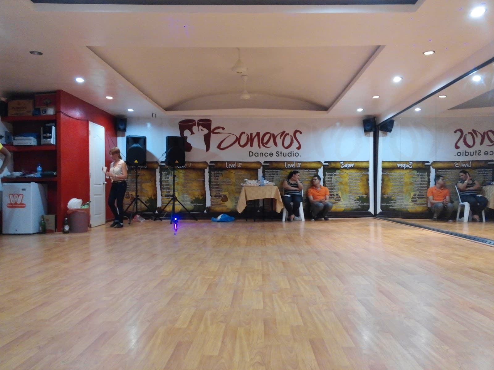 Soneros Dance Project Escuela de Salsa. Santiago Oeste
