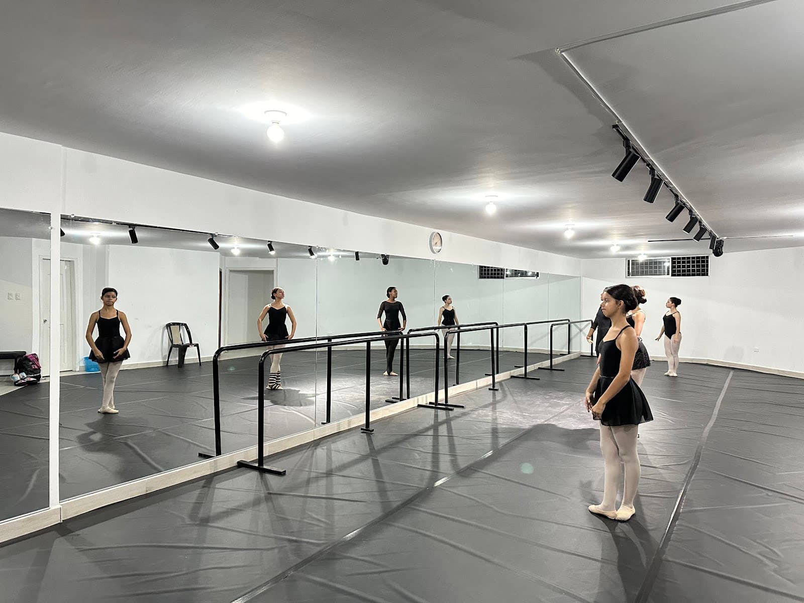 Escuela Cubana de Danza Alicia Alonso. Quito